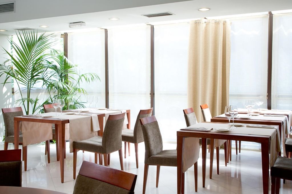 Nh Marbella Hotel Restaurant photo